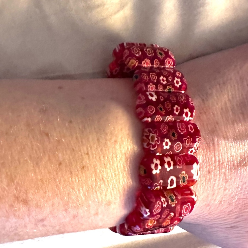 Vintage MCM Oval Red Millefiori Venetian Glass Cabochon Bead Stretch Bracelet - Picture 5 of 6
